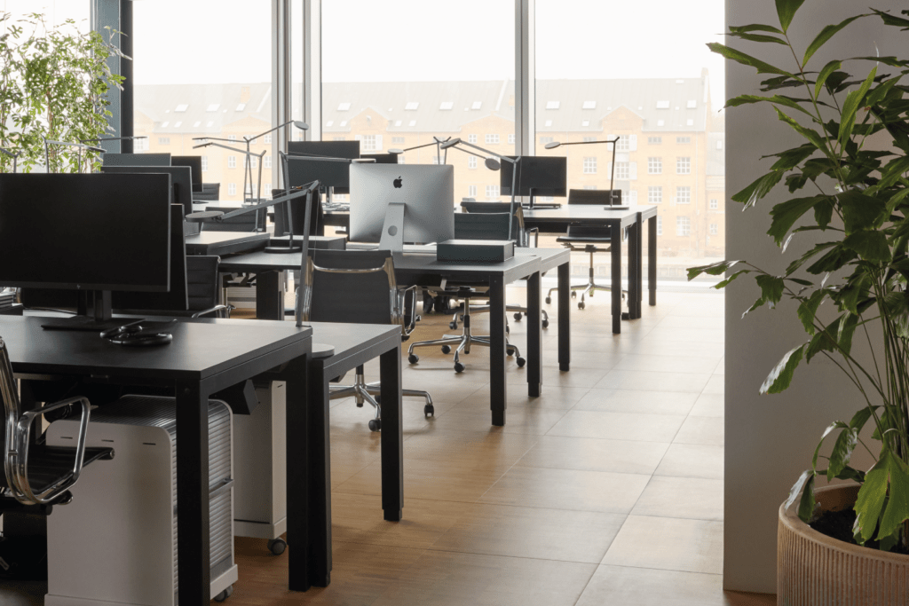 BLOX_BLOXHUB_Office-1-30-people