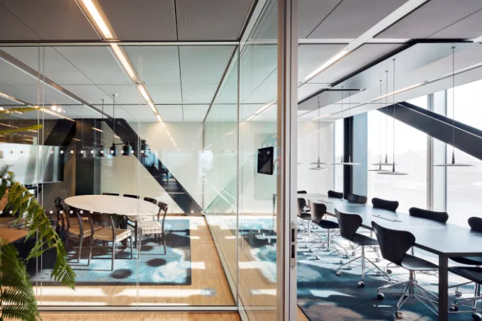 meeting-at-blox-hub--slider (1)