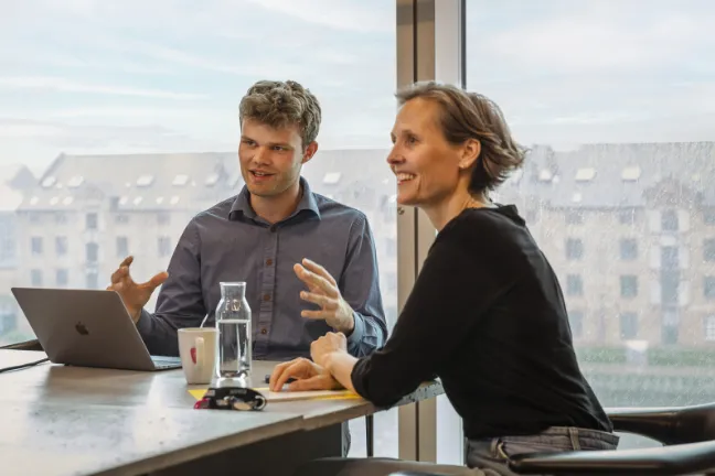 meeting-at-blox-hub--slider (2)