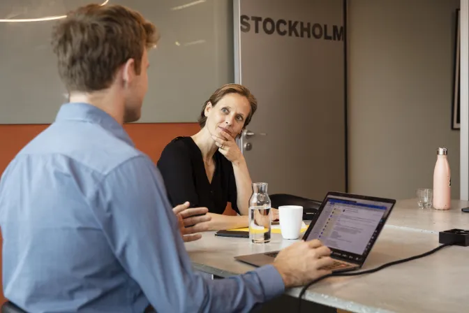 meeting-at-blox-hub--slider (3)