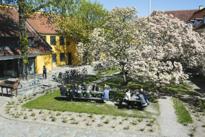 office-space-courtyard-slider (2)